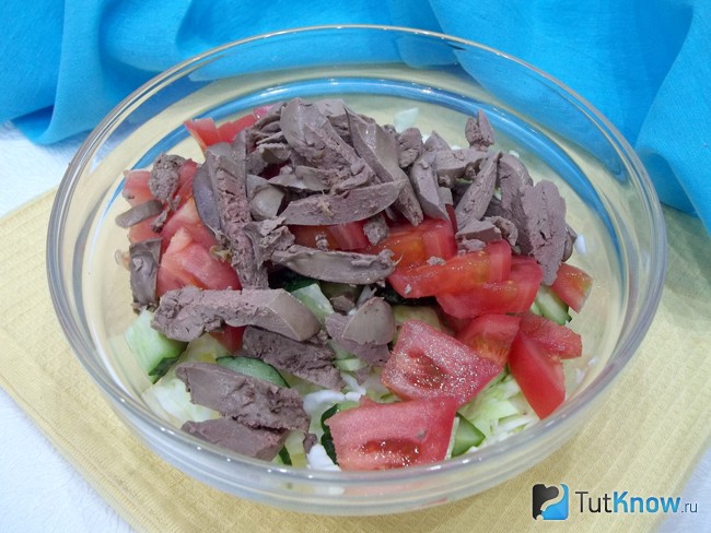 Печень нарезана кусочками