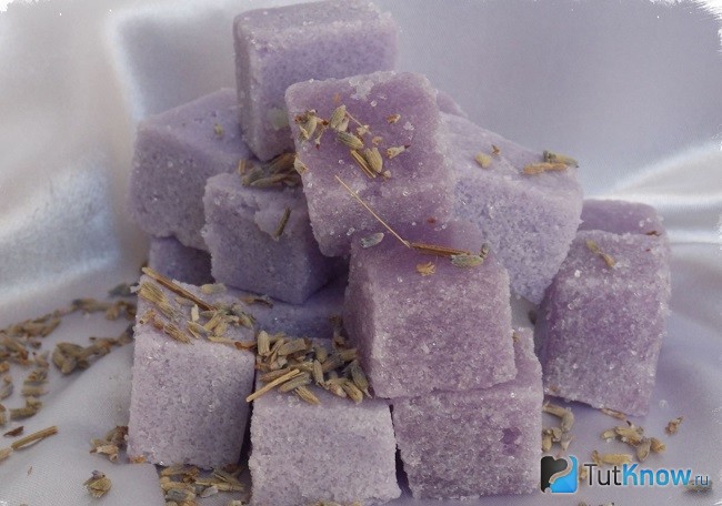 Кубики сахара с лавандовым маслом