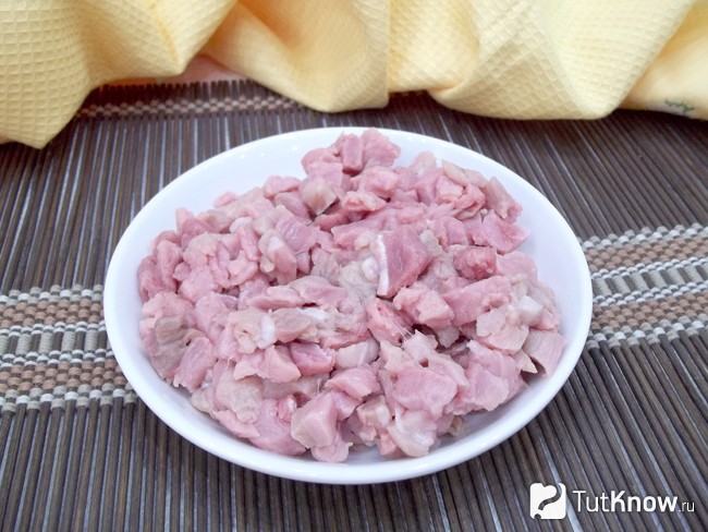Мясо мелко нарезано