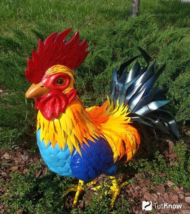 Петух из пластиковых бутылок