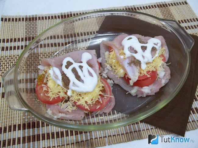 Продукты прикрыты второй половиной мяса