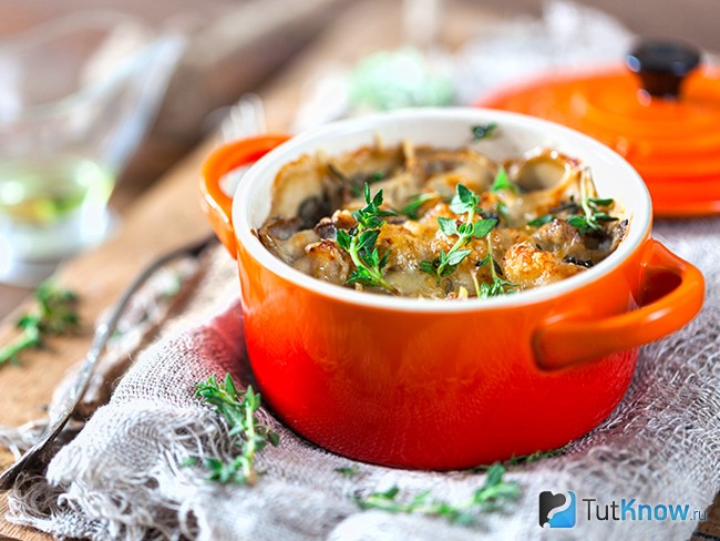 Жульен с грибами и курицей