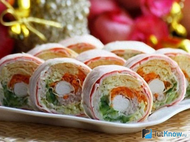 Рулет из лаваша с курицей