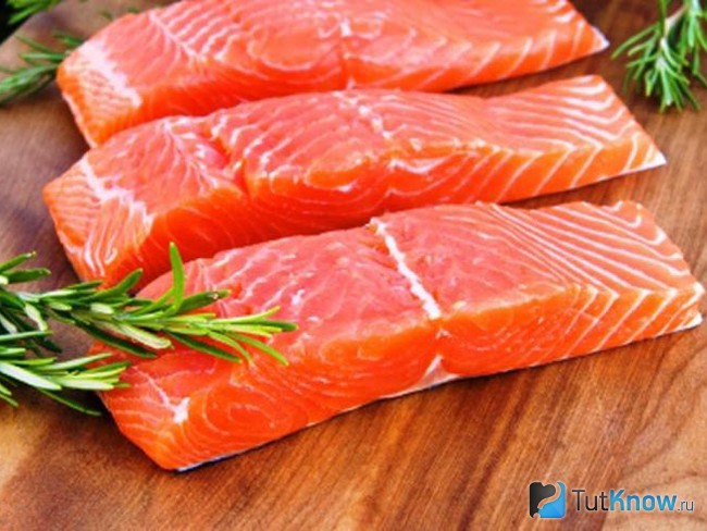 Как быстро и вкусно засолить красную рыбу
