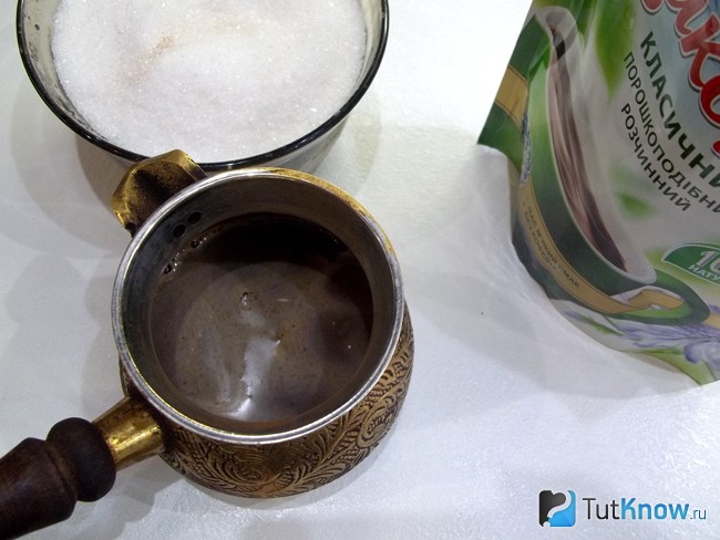 В турку налита вода