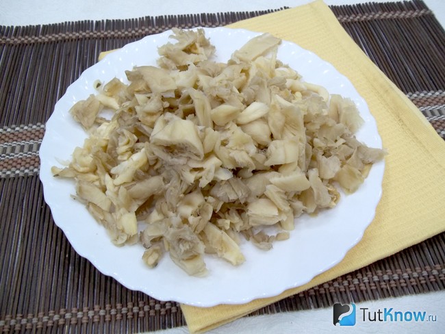 Вешенки вымыты и нарезаны