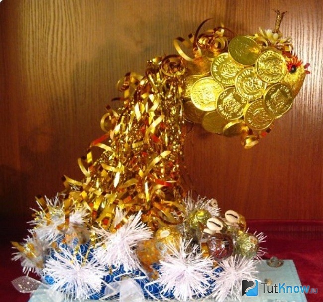Золотая рыбка из конфет