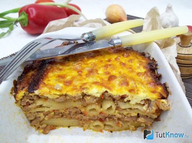 Готовая запеканка из макарон и фарша
