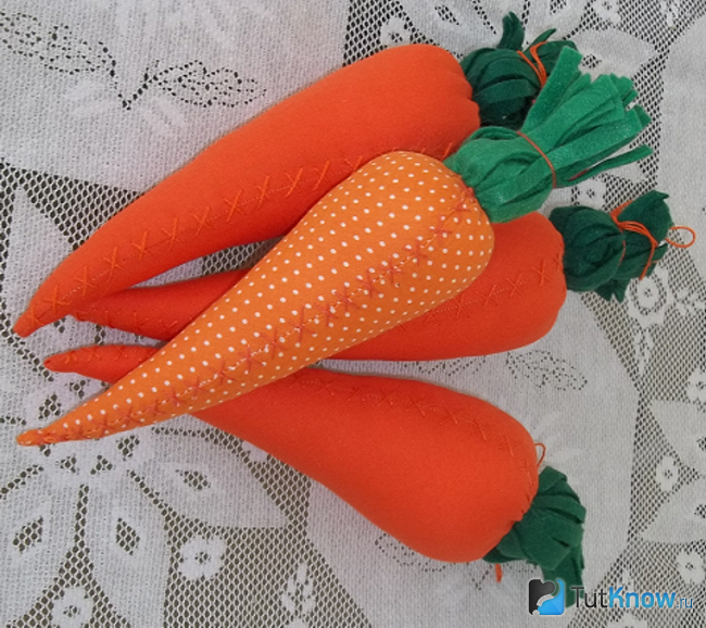 Морковка из ткани