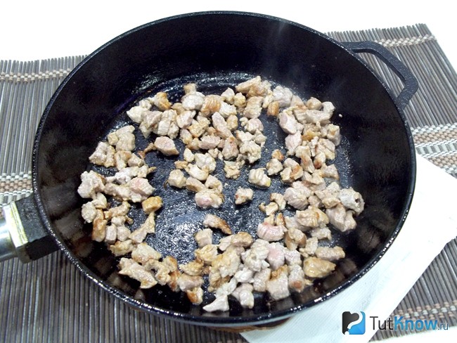 Мясо жарится