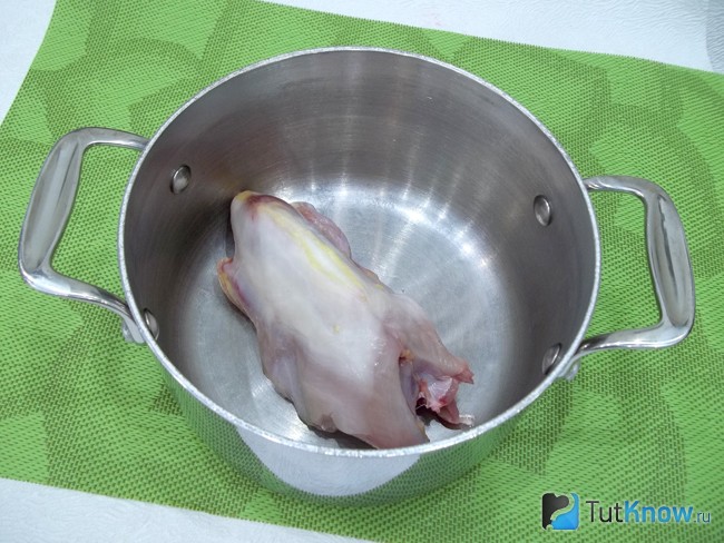 Курица варится