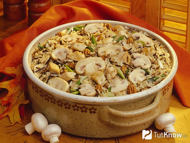 Постный плов с изюмом и черносливо