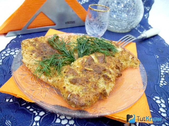 Готовые куриные отбивные в сухарях в духовке