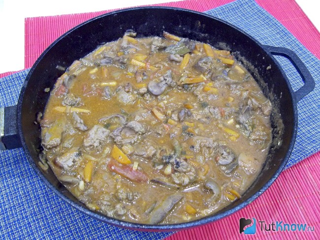 Продукты тушатся