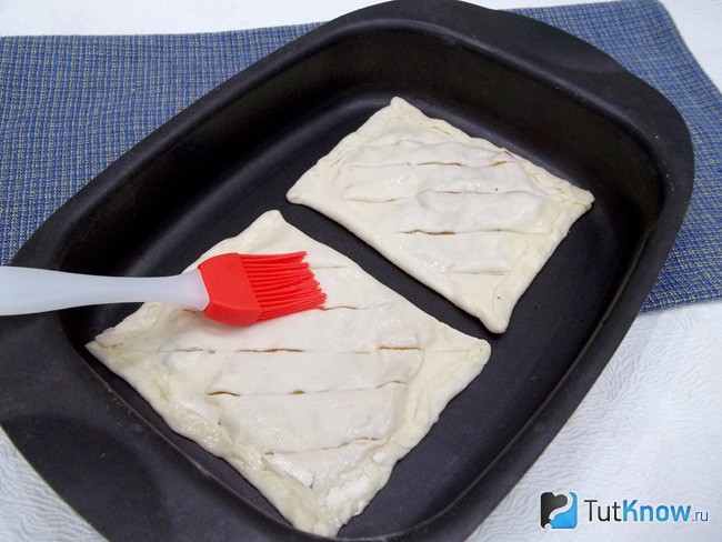 Тесто смазано маслом