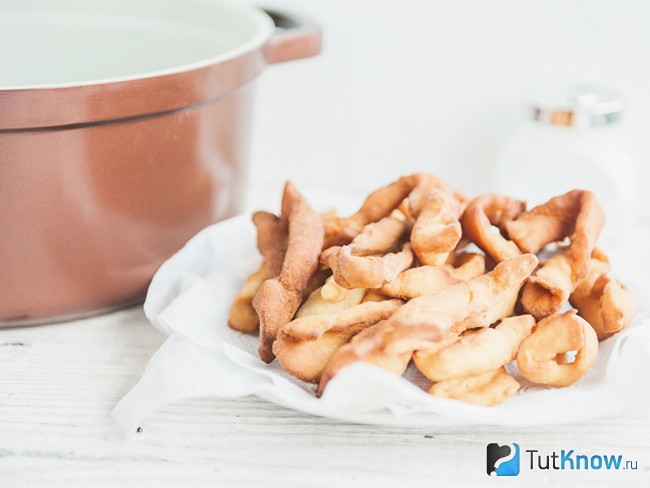 Вкусный хворост — рецепт на сметане и виски