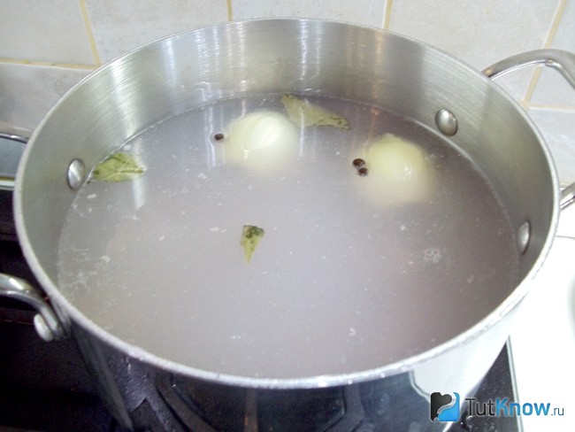 Варится бульон