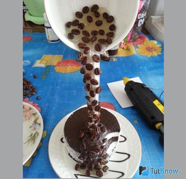 Водопад из кофейных зёрен