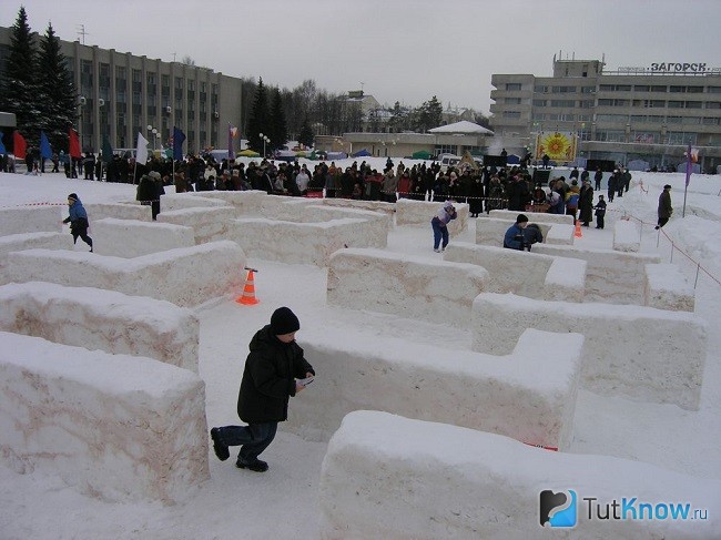 Лабиринт из снега