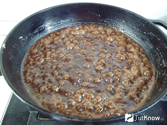 Шоколадная масса варится