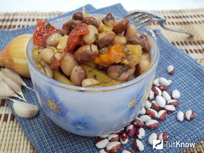 Готовые кабачки с фасолью