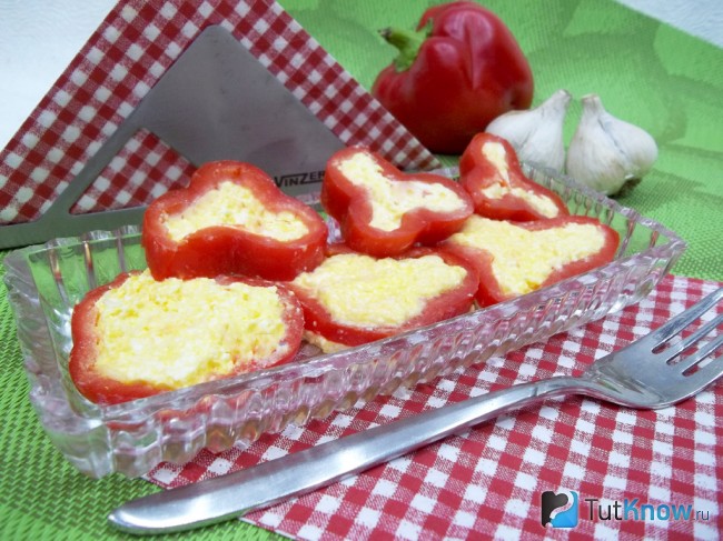 Готовый сладкий перец фаршированный сыром