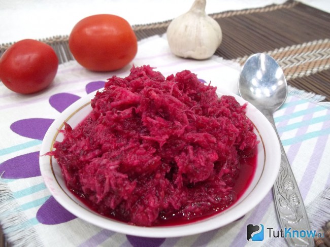 Готовый хрен с отварной свеклой
