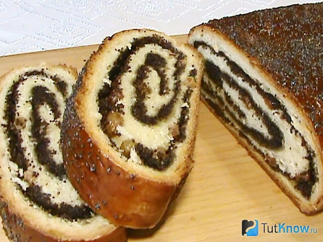 Сдобный рулет с маком