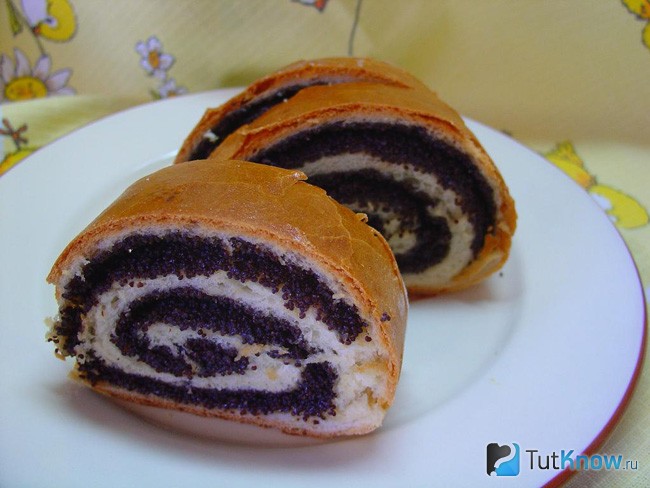 Слоеный рулет с маком