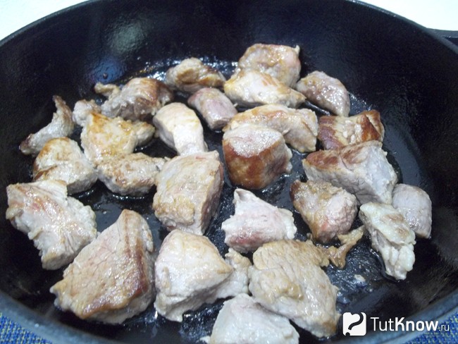 Мясо жарится