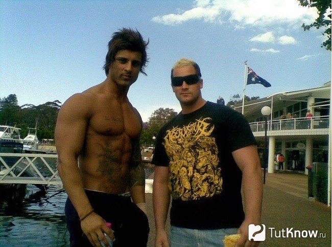 Zyzz с товарищем