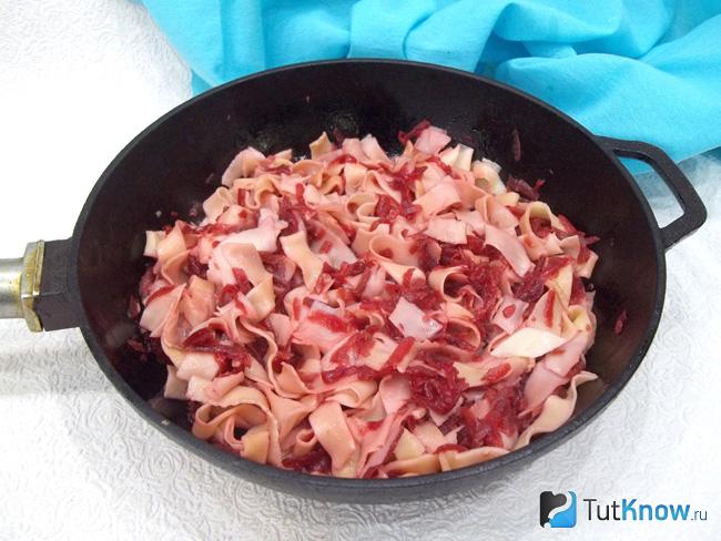 Продукты тушатся