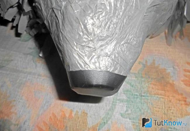 Формирование картонного носа ежа из бутылки