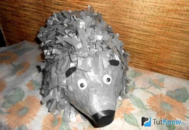 Готовый еж из пластиковой бутылки