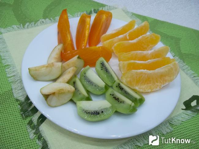 Фрукты нарезаны