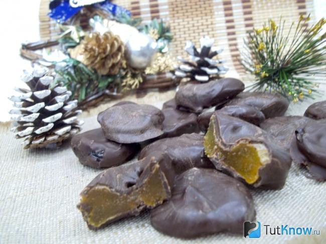 Готовая курага в шоколаде