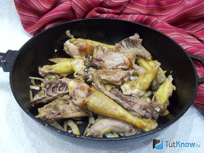 Продукты жарятся