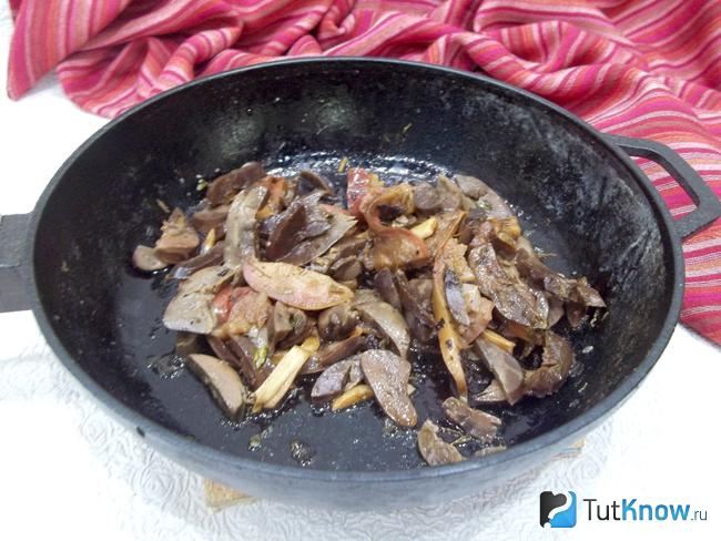 Продукты тушатся