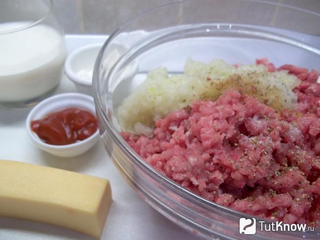 Мясо соединено с фаршем