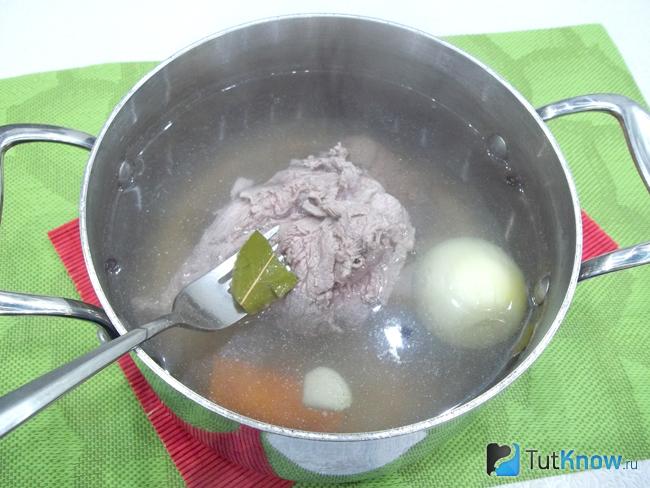 Мясо варится