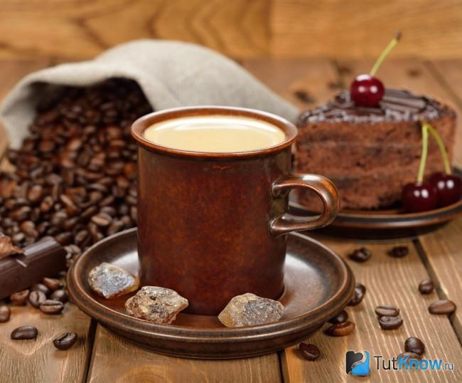 Кофе с молоком и торт