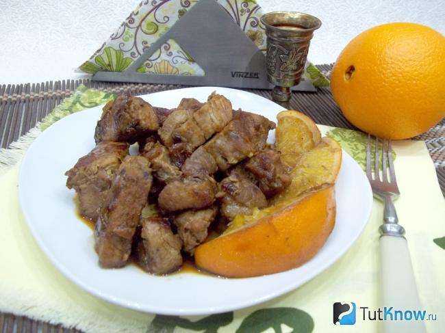 Готовая свинина с апельсинами