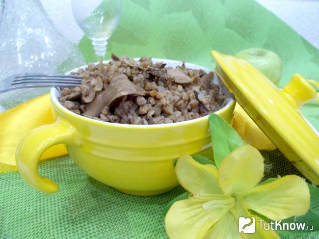 Готовая гречка с грибами в духовке: постное блюдо