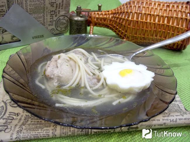 Легкий куриный суп со спагетти