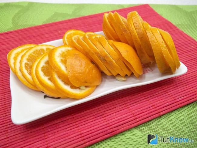Мандарины нарезаны кольцами