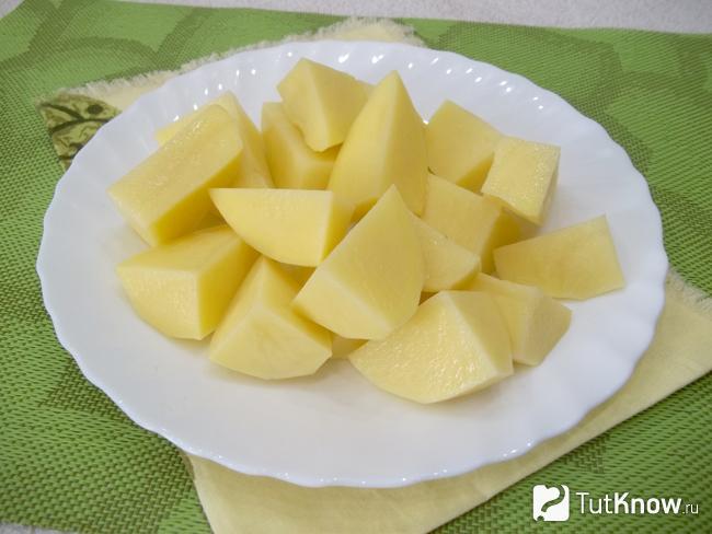 Картофель очищен и нарезан