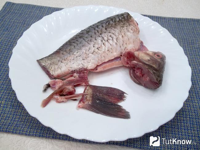 Рыба выпотрошена, очищена и вымыта