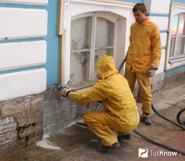 Очистка поверхности цоколя