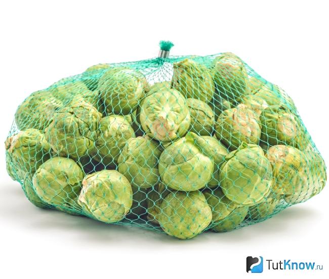 Свежая брюссельская капуста