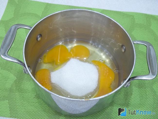 Яйца соединены с сахаром